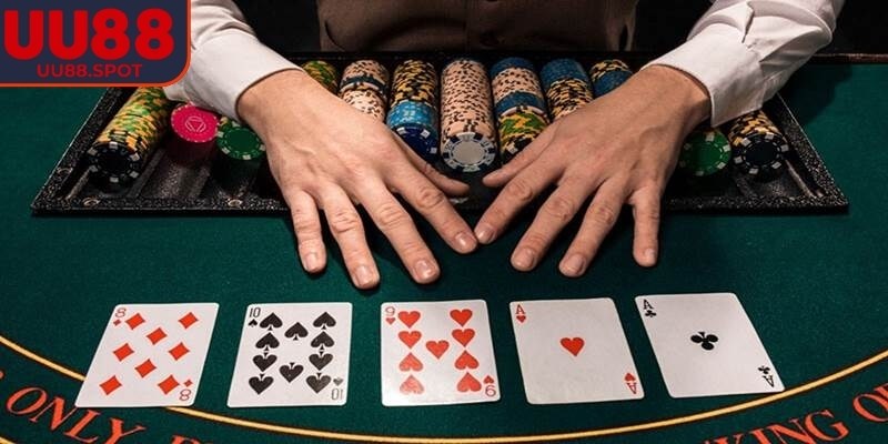 Tấn bài là trọng tâm của trò chơi, buộc đối phương phải chặn bằng quân mạnh hơn