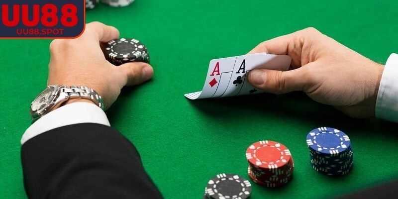 Mục tiêu của trò chơi là tạo ra tay bài mạnh hơn đối thủ